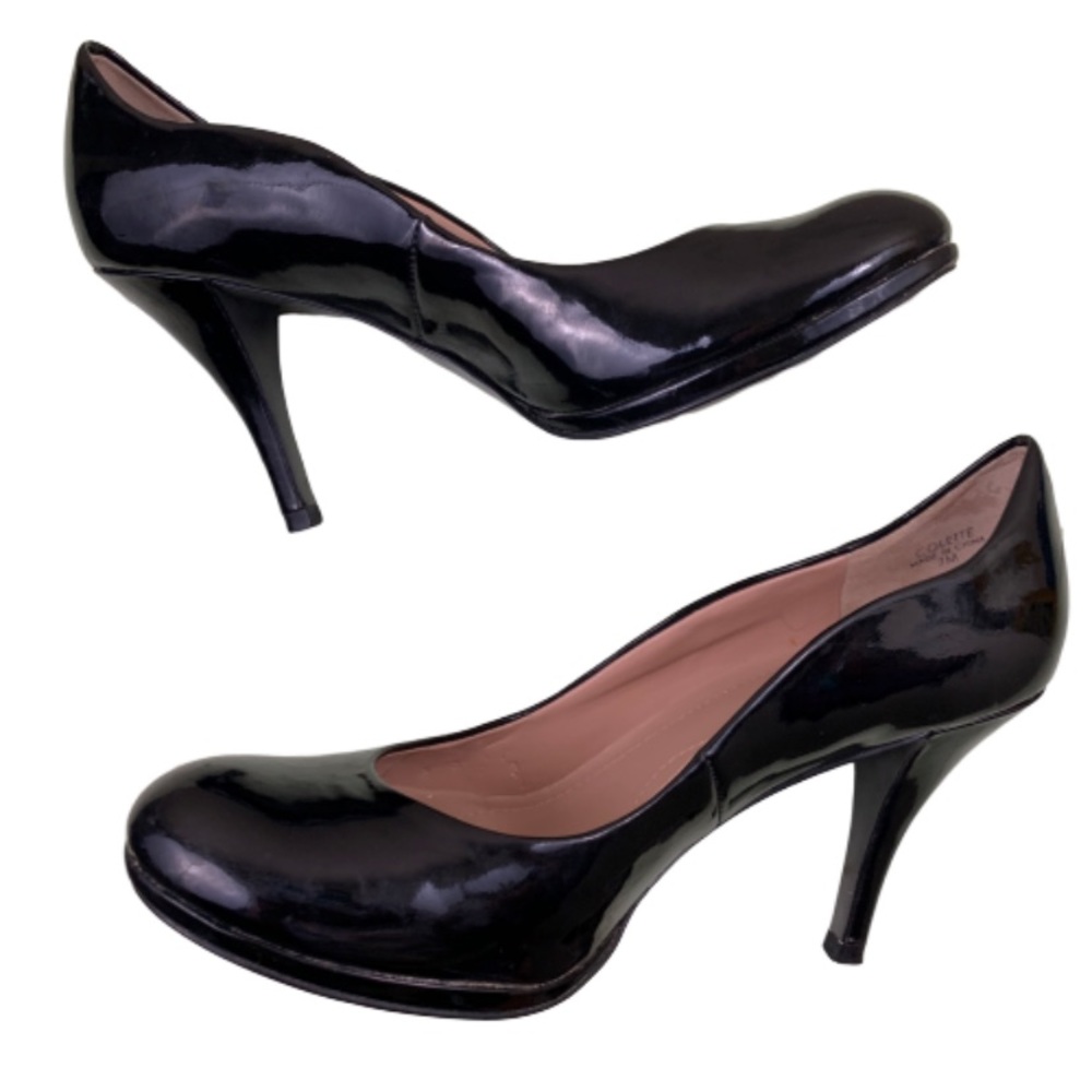 Tahari patent leather scalloped edge round toe heels/pumps